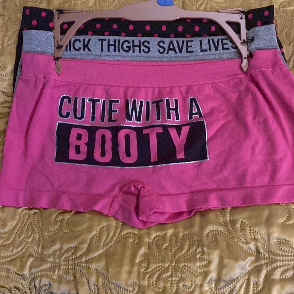 Cutie With A 3 Pack Seamless
